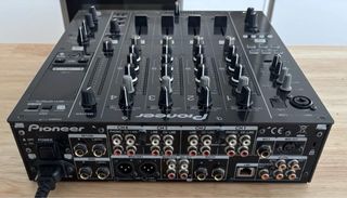 Pioneer DJM-900 Nexus con tarjeta de sonido