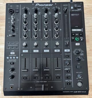Pioneer DJM-900 Nexus con tarjeta de sonido