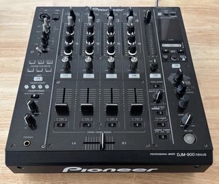 Pioneer DJM-900 Nexus con tarjeta de sonido