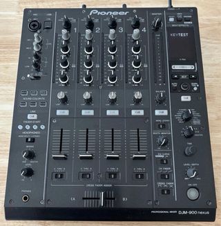 Pioneer DJM-900 Nexus con tarjeta de sonido