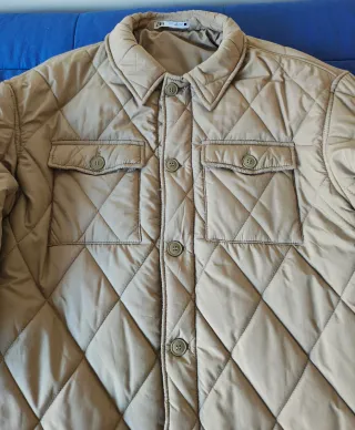 Cazadora acolchada Zara,Beige, Talla M, nueva.