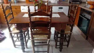 Mesa de cocina y 4 sillas