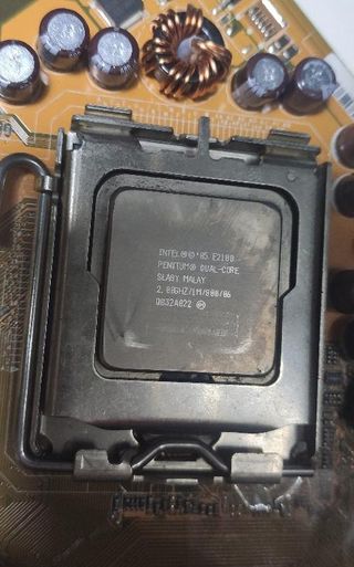 Placa Base ASUS con CPU y RAM