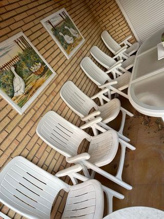 Mesa y sillas de exterior