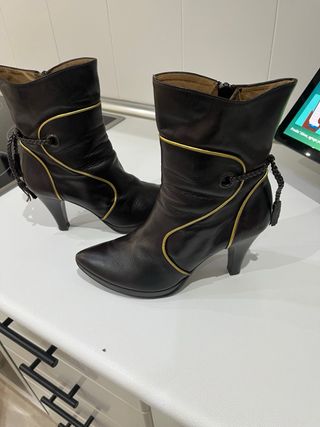 Botines piel Nuria Cobo Marrón Talla 38