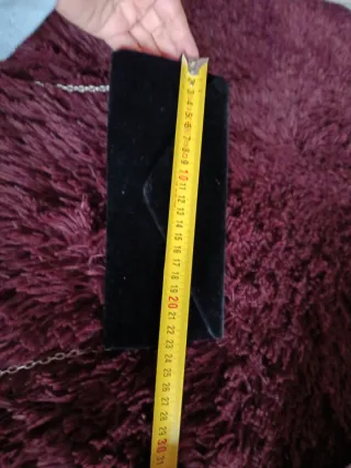 Bolso de fiesta negro de terciopelo