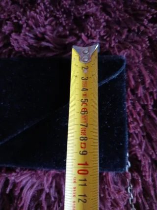 Bolso de fiesta negro de terciopelo