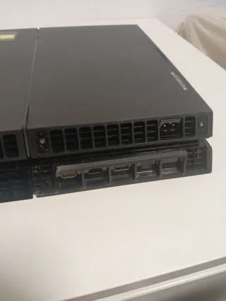 PS4 (PlayStation 4) enciende y se apaga