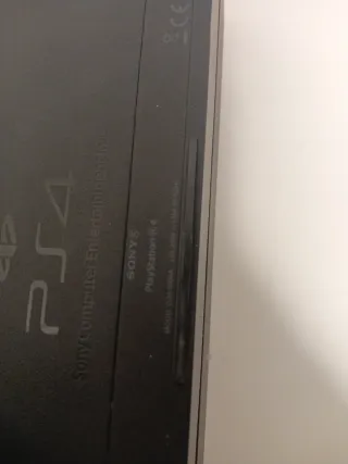 PS4 (PlayStation 4) enciende y se apaga