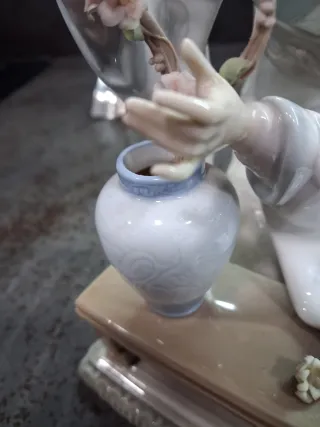 Figura Lladró Porcelana Mujer con Jarrón - GEISHA