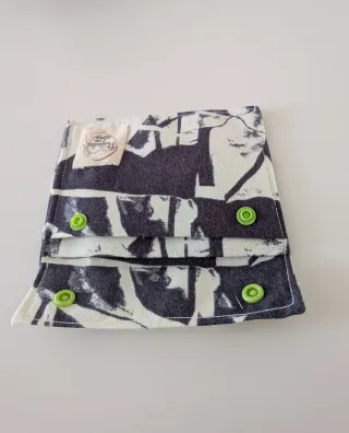 Cartera artesanal estampada