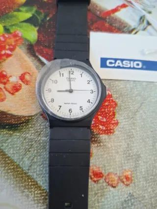 Orologio Casio Quartz Bianco e Nero