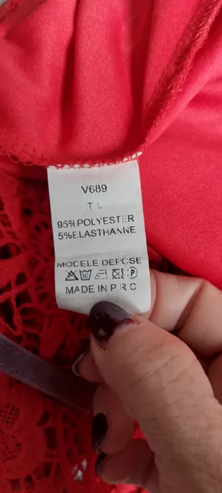 Vestito rosso con scollatura sulla schiena
