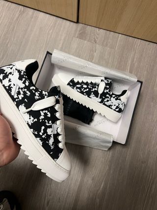 Zapatillas Numeris Negro y Blanco