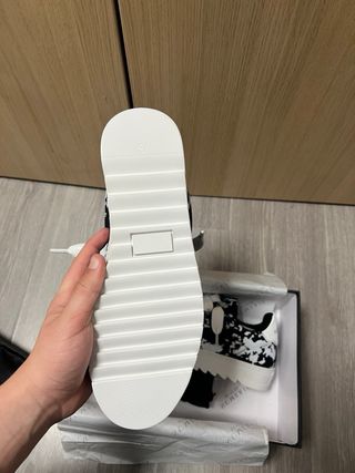 Zapatillas Numeris Negro y Blanco