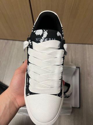 Zapatillas Numeris Negro y Blanco