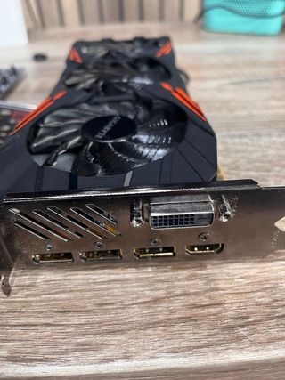 Gigabyte Tarjeta Gráfica + Placa Base