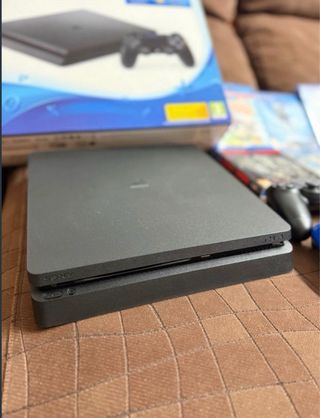 PlayStation 4 500GB Negra + 2 Mandos + Juegos