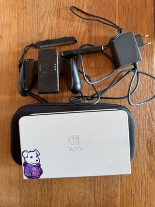 Nintendo Switch OLED con 2 mandos