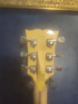 Guitarra Eléctrica Amarilla