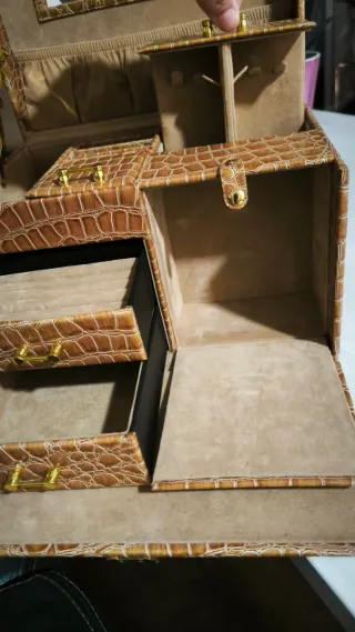 Joyero piel marrón y dorado