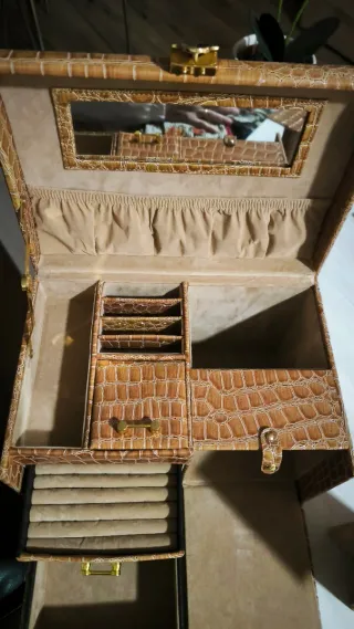 Joyero piel marrón y dorado