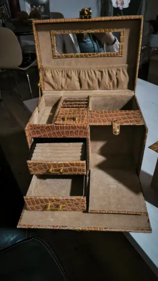 Joyero piel marrón y dorado