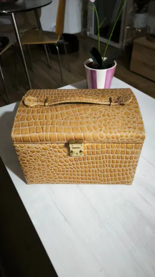 Joyero piel marrón y dorado