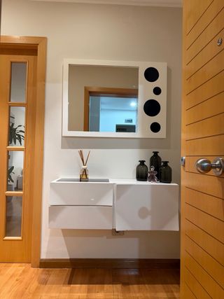 Recibidor moderno blanco y negro