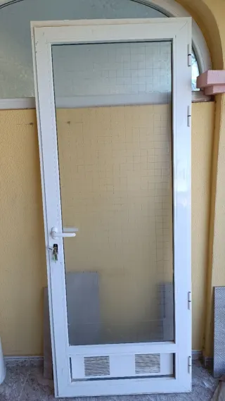 Puerta aluminio 82x210cm