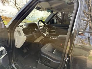 Land Rover Defender 2021