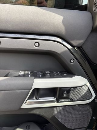 Land Rover Defender 2021