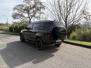 Land Rover Defender 2021