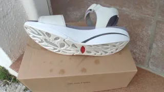 Sandalias MBT Mujer Blancas y Grises