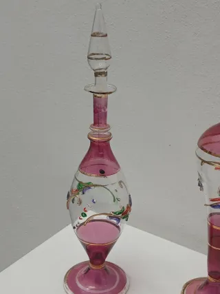 Vasi boccetta in vetro soffiato decorati