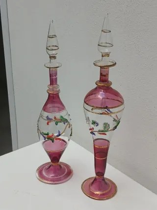 Vasi boccetta in vetro soffiato decorati