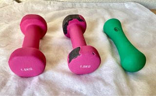 3 Mancuernas. Dos de 1.5 kg y una 1 kg