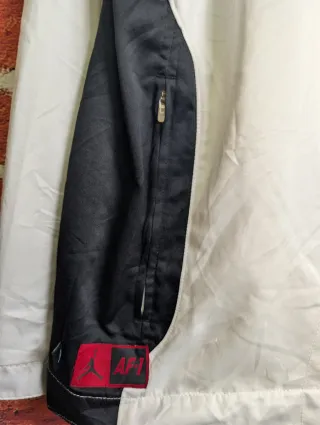 Chaqueta Jordan Y2K Blanca y Negra