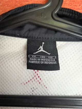 Chaqueta Jordan Y2K Blanca y Negra