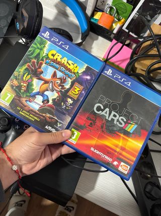 PS4 (PlayStation 4) Negra + 2 Juegos + Mando
