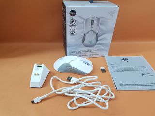 Razer Viper Ultimate Carga Blanca