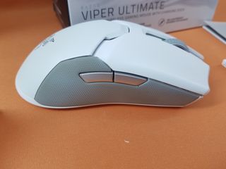 Razer Viper Ultimate Carga Blanca