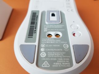 Razer Viper Ultimate Carga Blanca