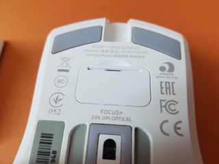 Razer Viper Ultimate Carga Blanca