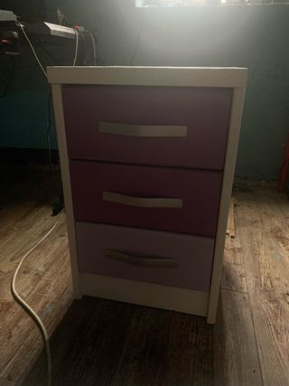 Mesita de noche 3 cajones morado/blanco