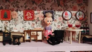 Casa de muñecas rosa con accesorios 15€