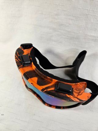 Gafas de esquí naranjas con diseño