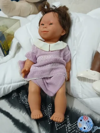Muñeco bebé con síndrome de Down