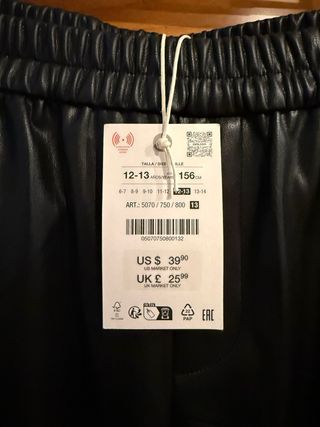 Pantalón efecto piel negro