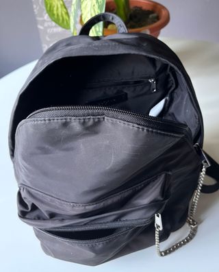 Mochila Negra Minimalista - Bershka (Urban)